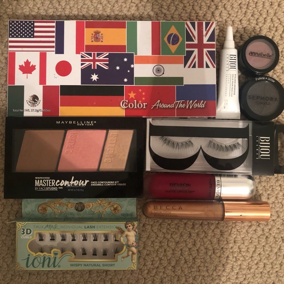 Lot of makeup - Picture 1 of 4